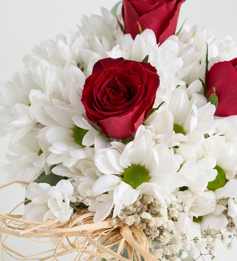 3 Kırmızı Gül ve Papatyalar - Paşabahçe Vazoda