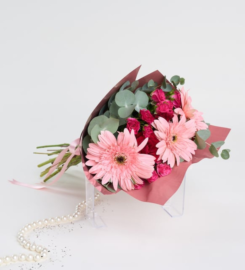 Bukette Kırmızı & Pembe Güller ve Pembe Gerberalar