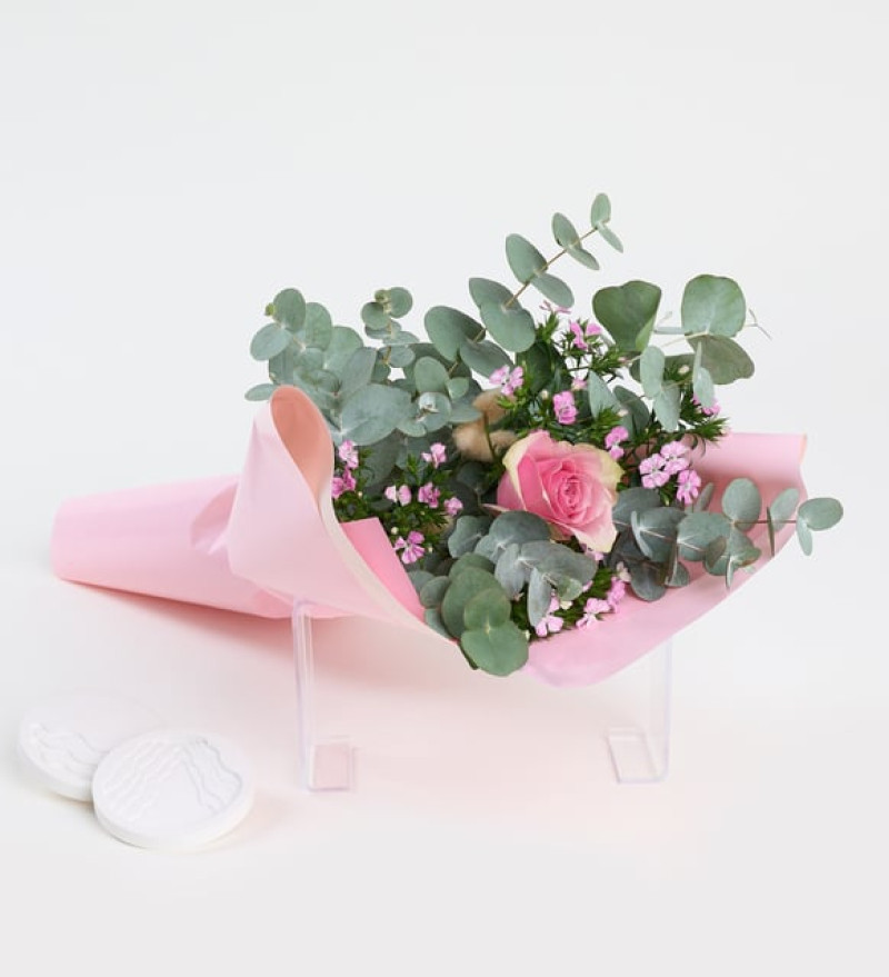 Pembe Bukette Pembe Gül ve Okaliptus